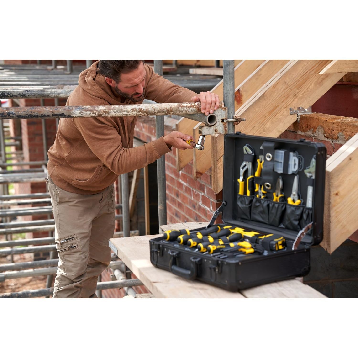 stanley-stmt98109-1-valise-maintenance-142-pi-ces-alu image 2