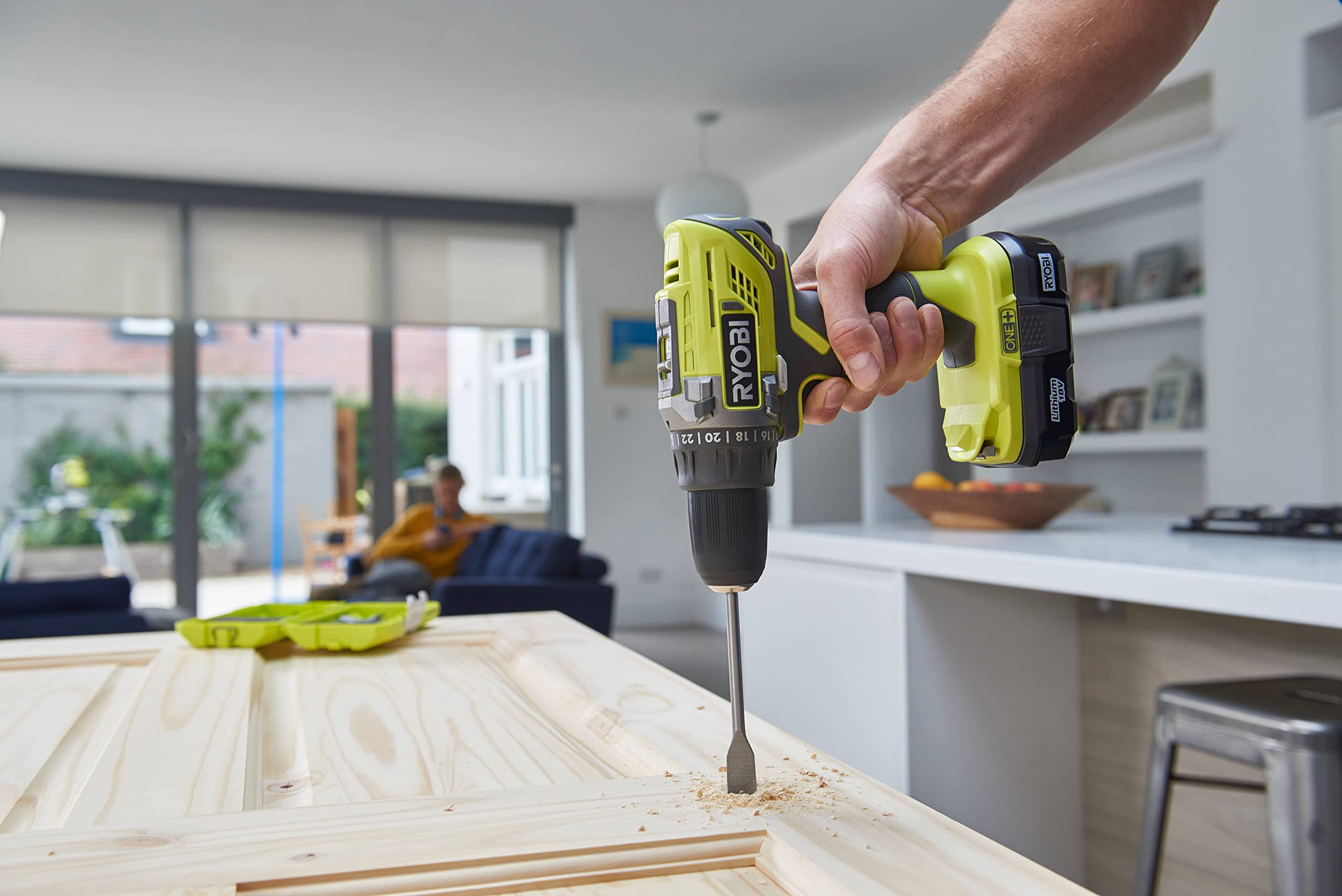 ryobi-one-combo-4-outils-18v-perceuse-scies-lampe-2x2-0ah image 8