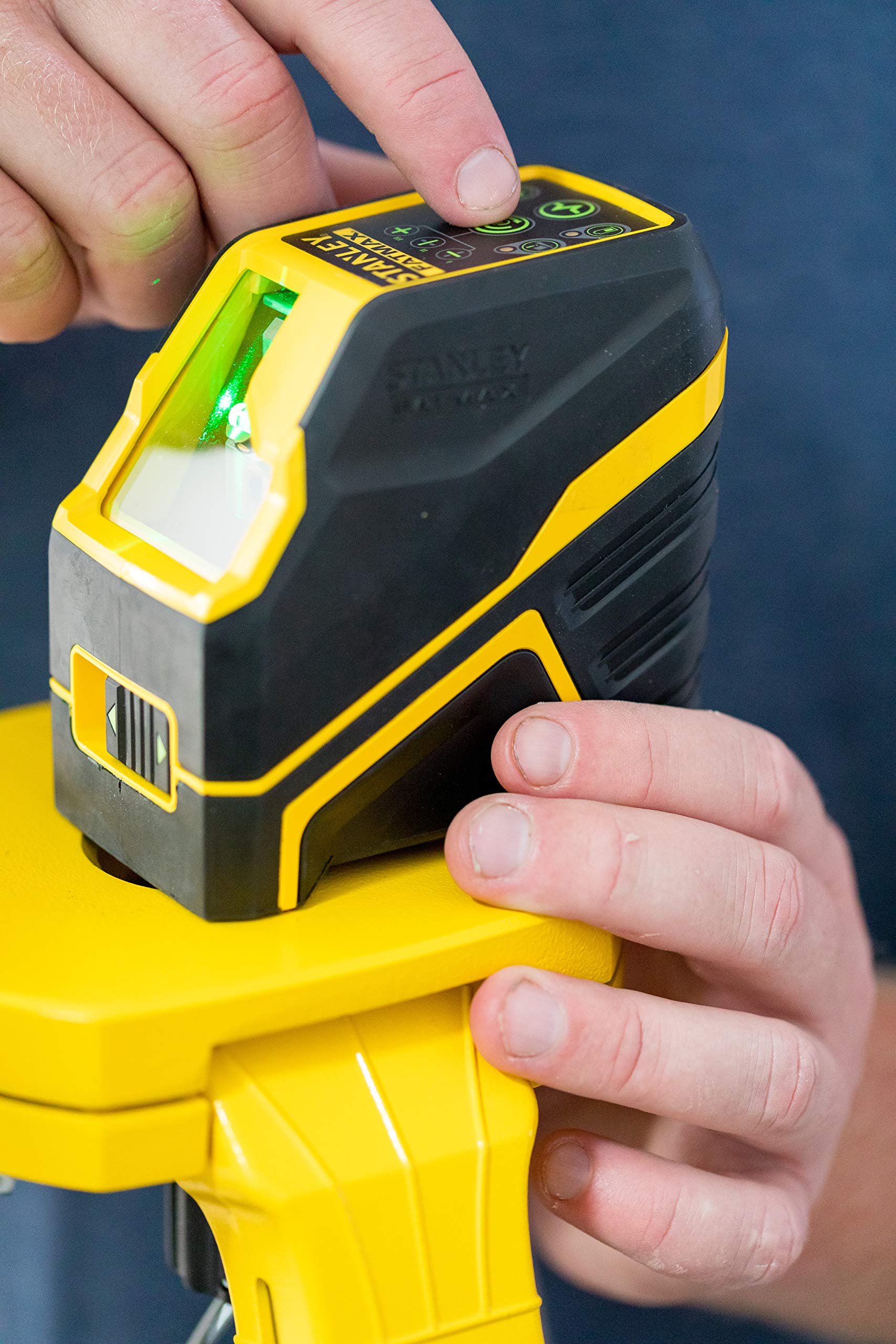 stanley-fatmax-fmht77586-1-niveau-laser-croix-vert-alcalines image 7