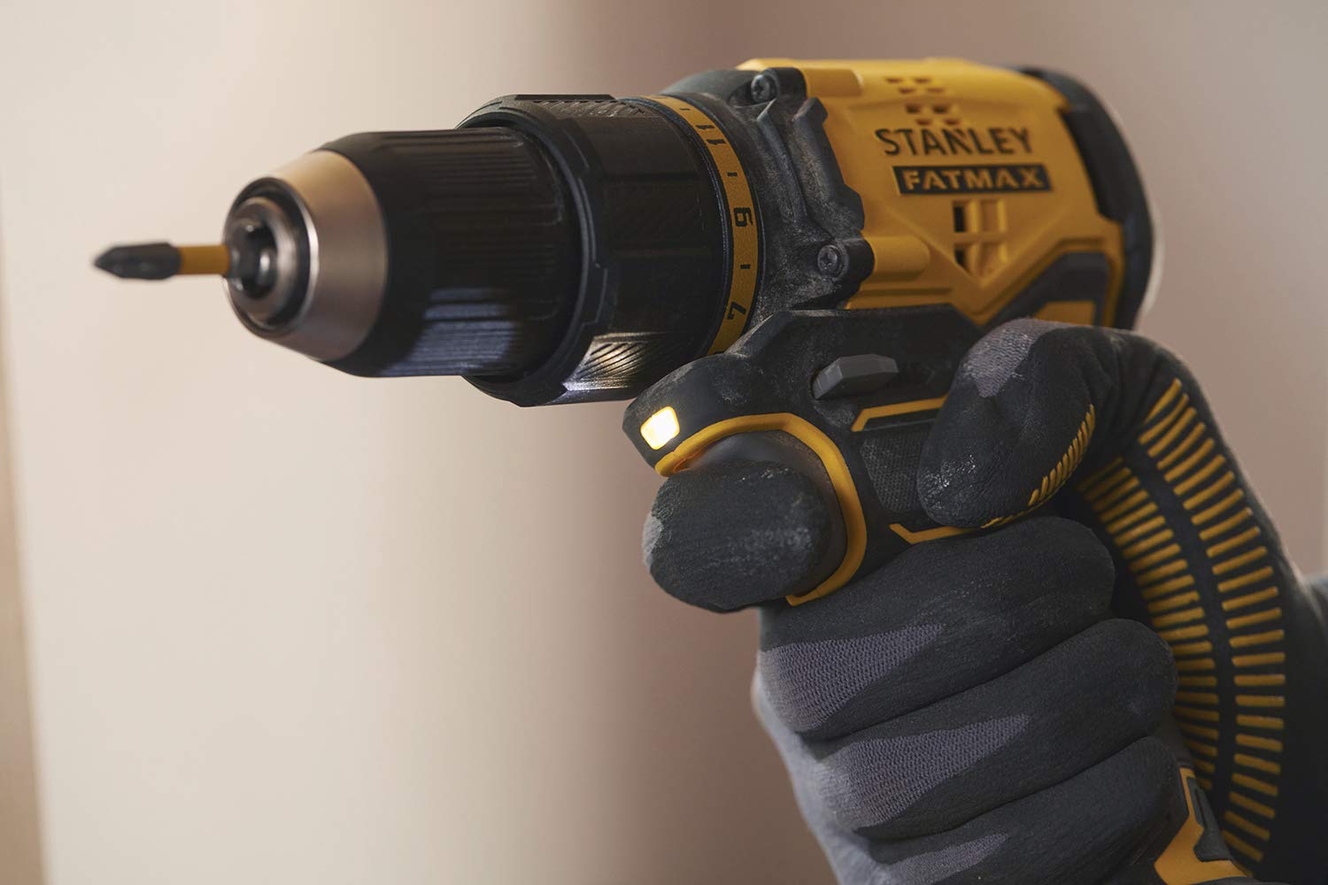 stanley-v20-sfmcd710d2k-perceuse-visseuse-18v-55nm-2batt image 5