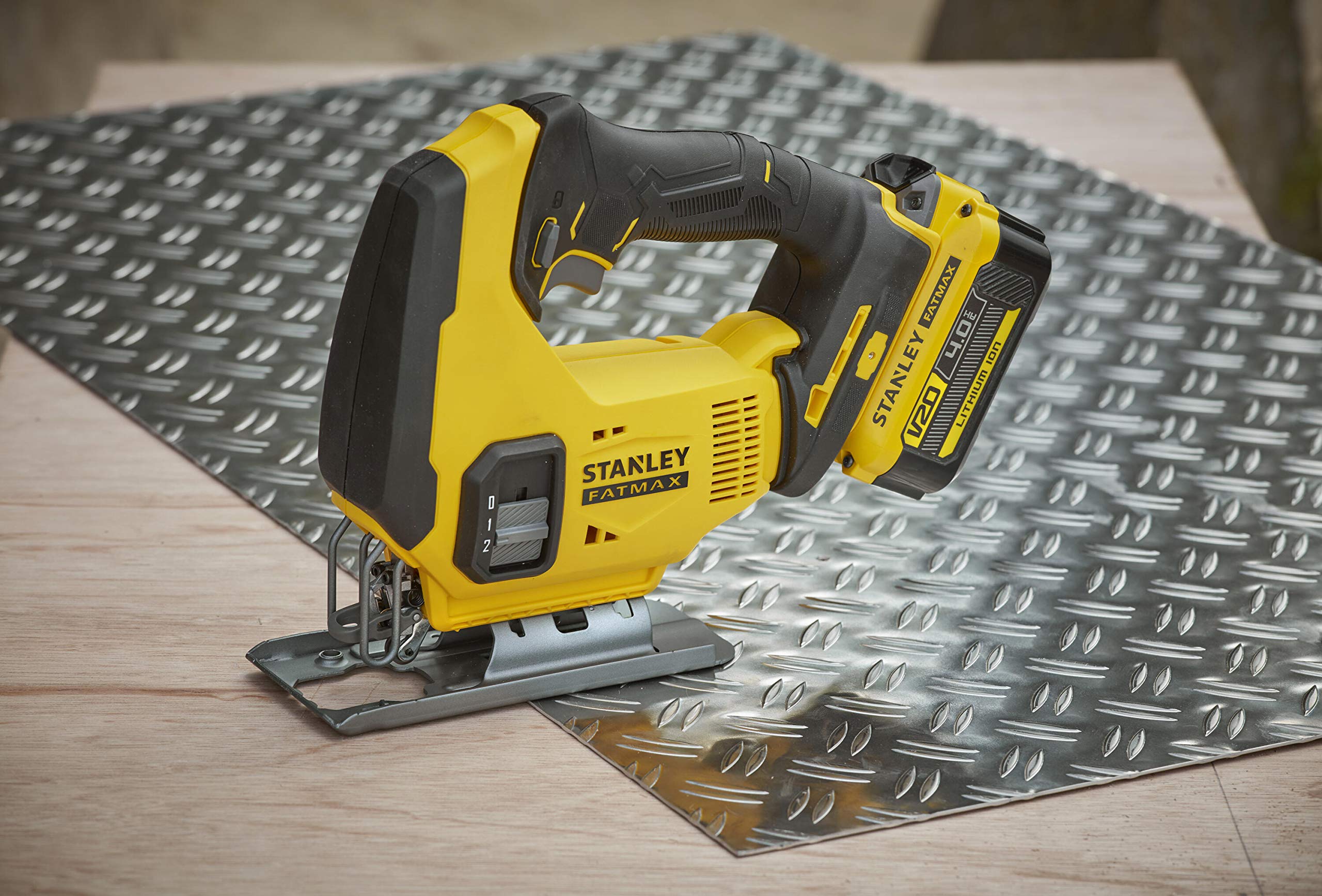 stanley-v20-scie-sauteuse-18v-brushless-kit-2x4ah-mallette image 4