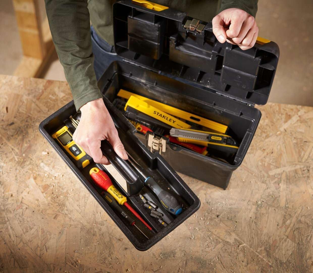 stanley-fatmax-1-92-065-bo-te-outils-40-cm-jaune-attaches-m-tal image 5