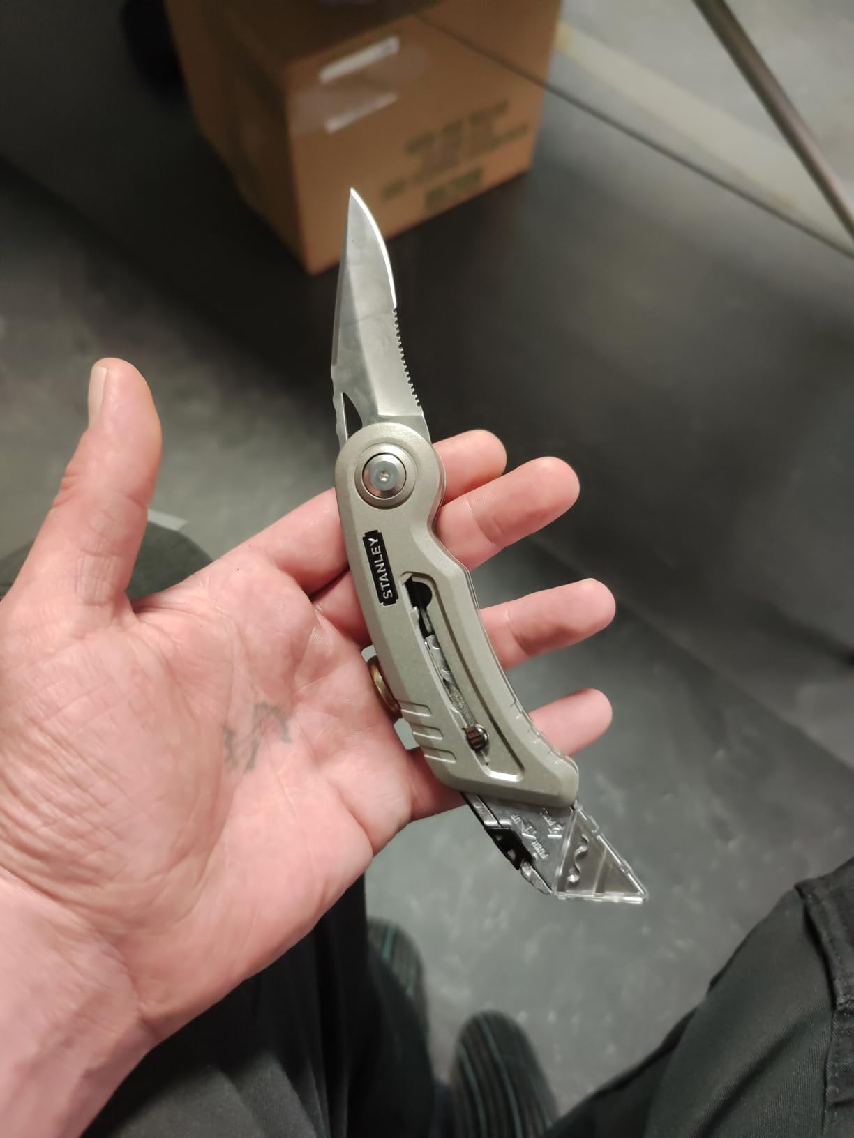 Compact poche