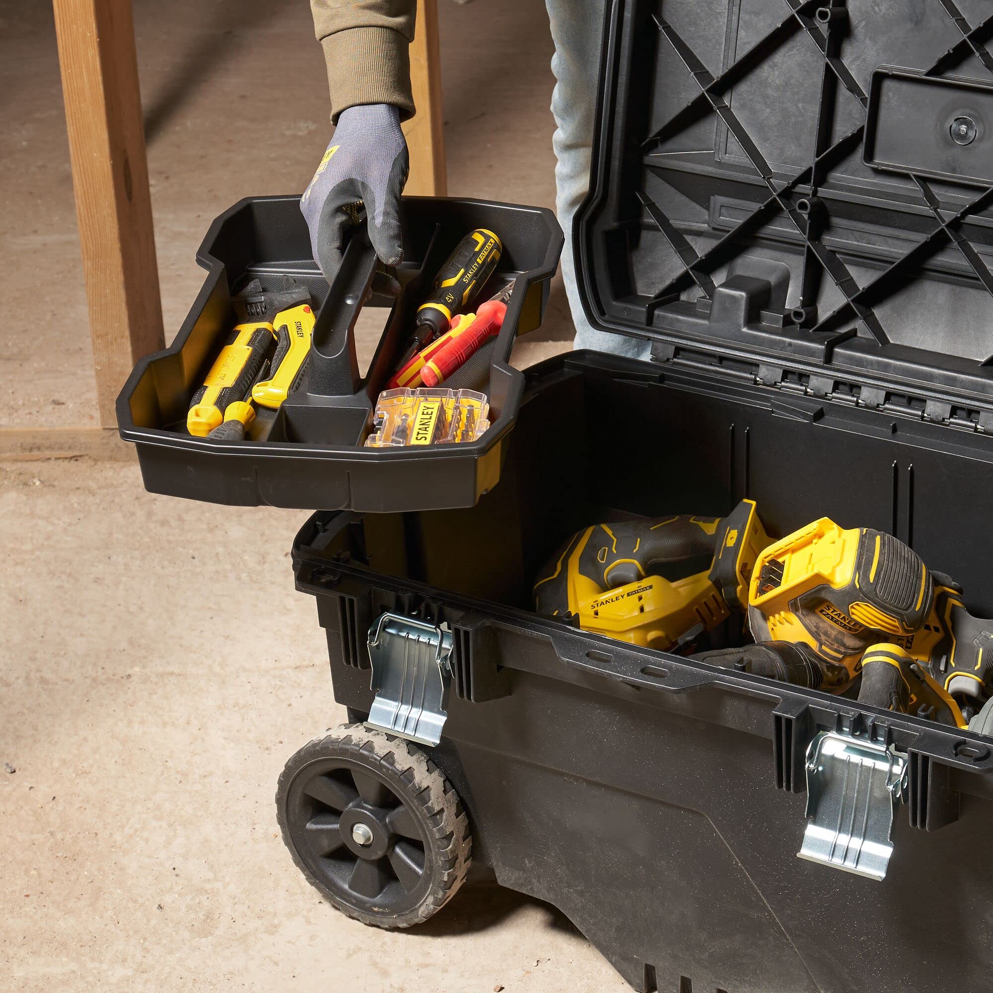 stanley-fatmax-fmst1-73601-coffre-chantier-90l-roues image 4