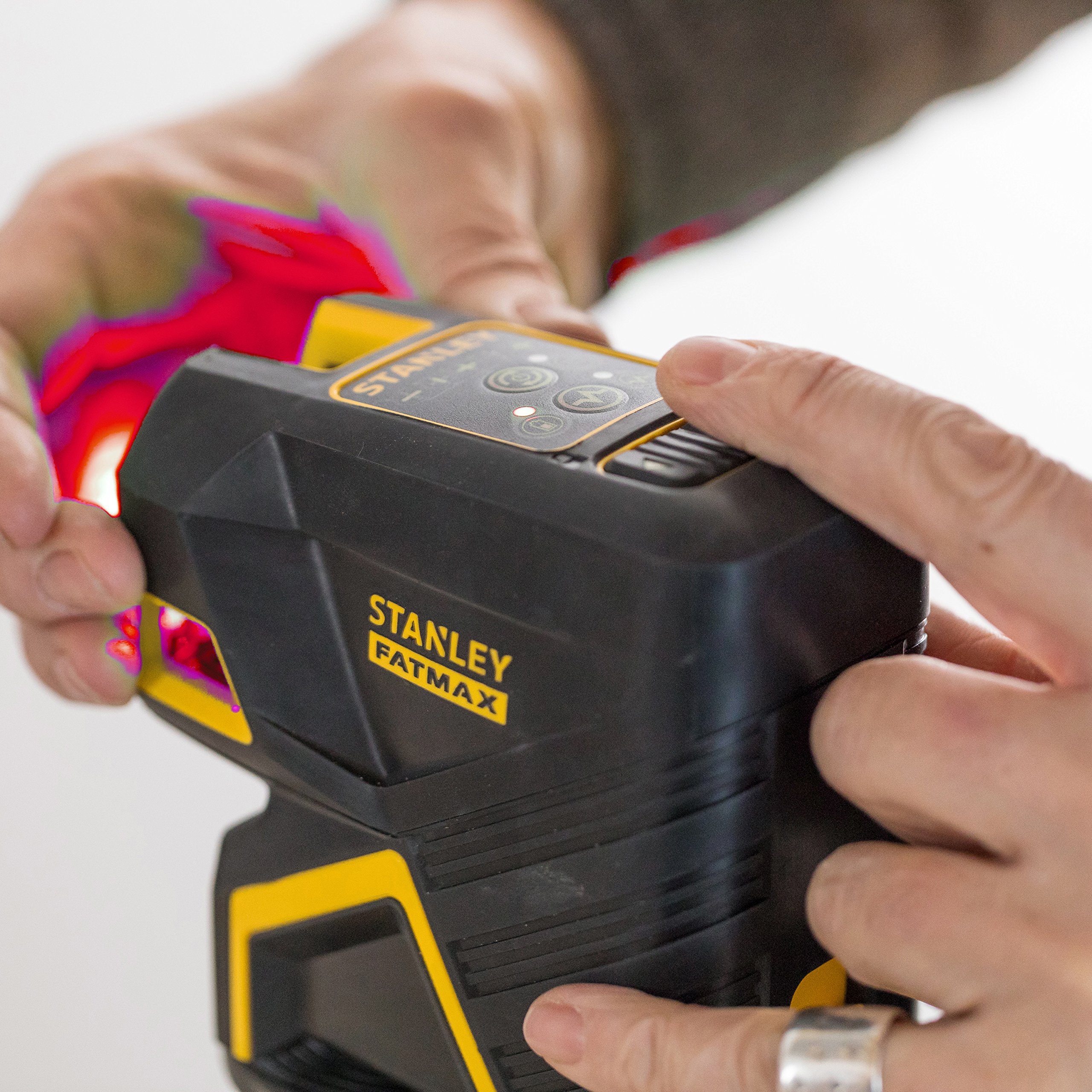 stanley-fatmax-fmht1-77414-niveau-laser-croix-rouge-2-points image 5