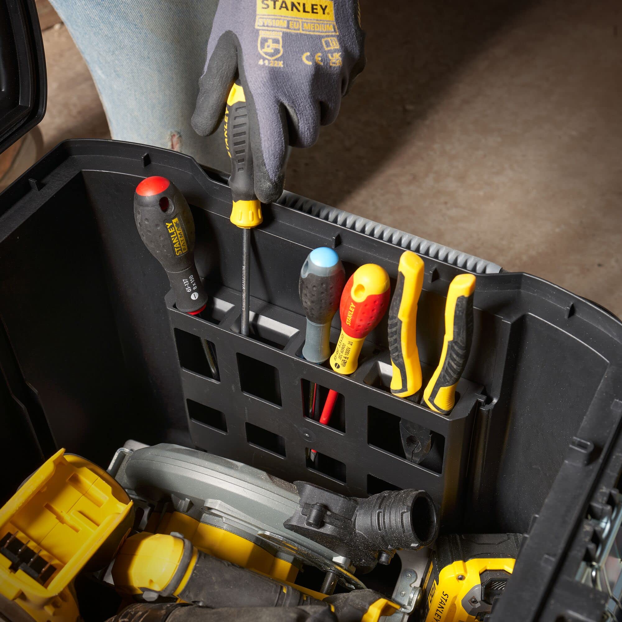 stanley-fatmax-fmst1-73601-coffre-chantier-90l-roues image 5