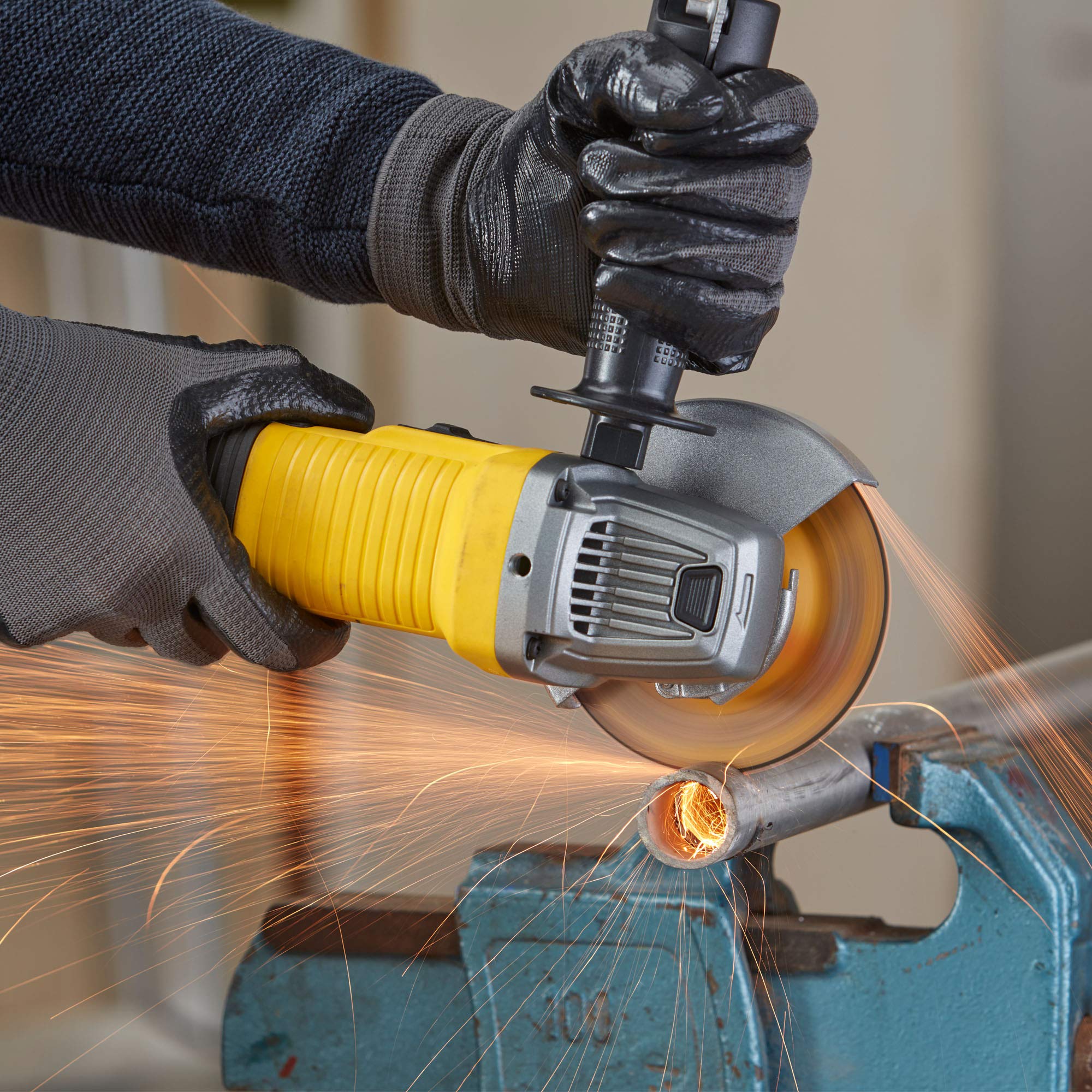 stanley-fatmax-fmeg210-qs-meuleuse-850w-115mm-sans-mallette image 3