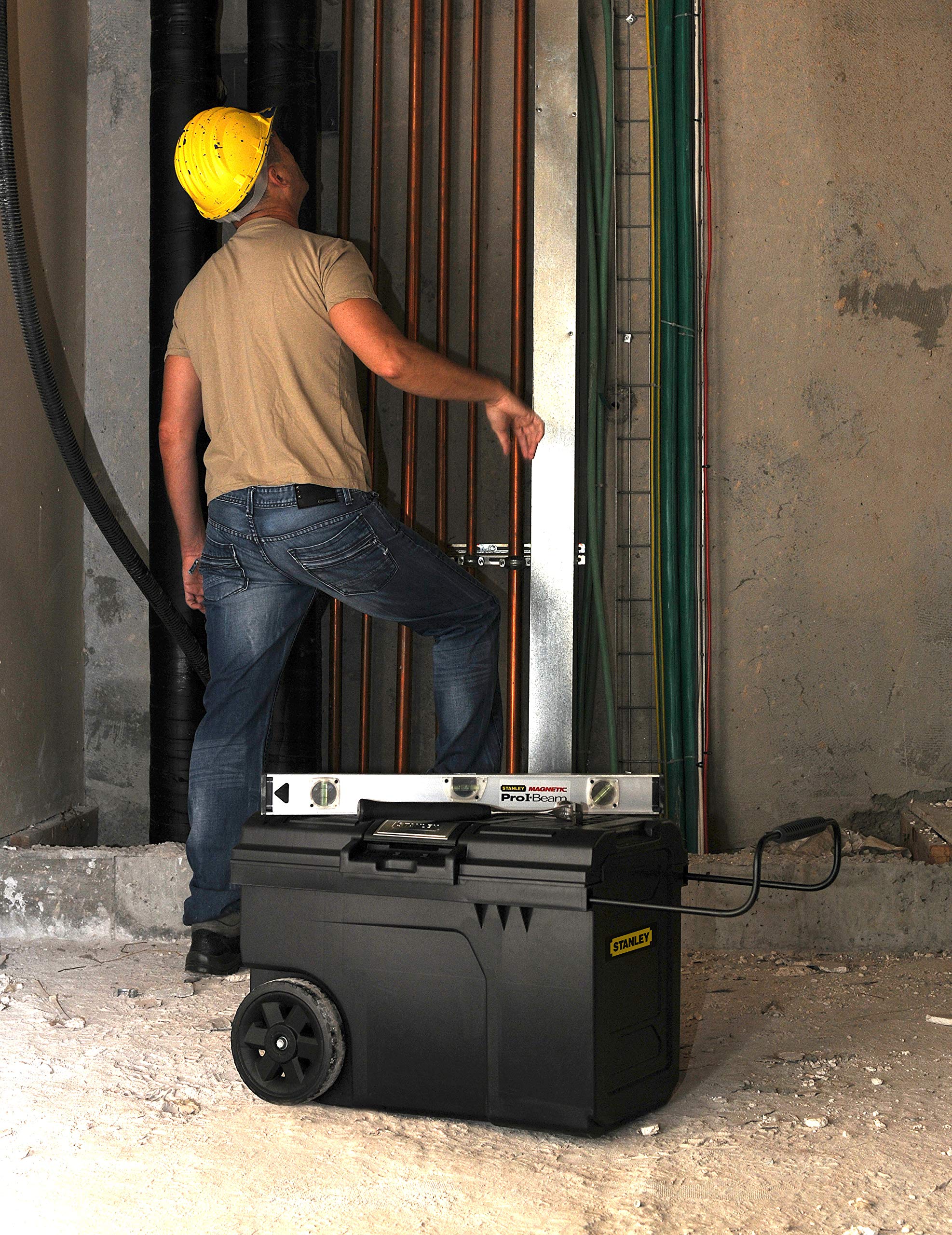 stanley-fatmax-stst1-70715-coffre-chantier-60l-roues image 5