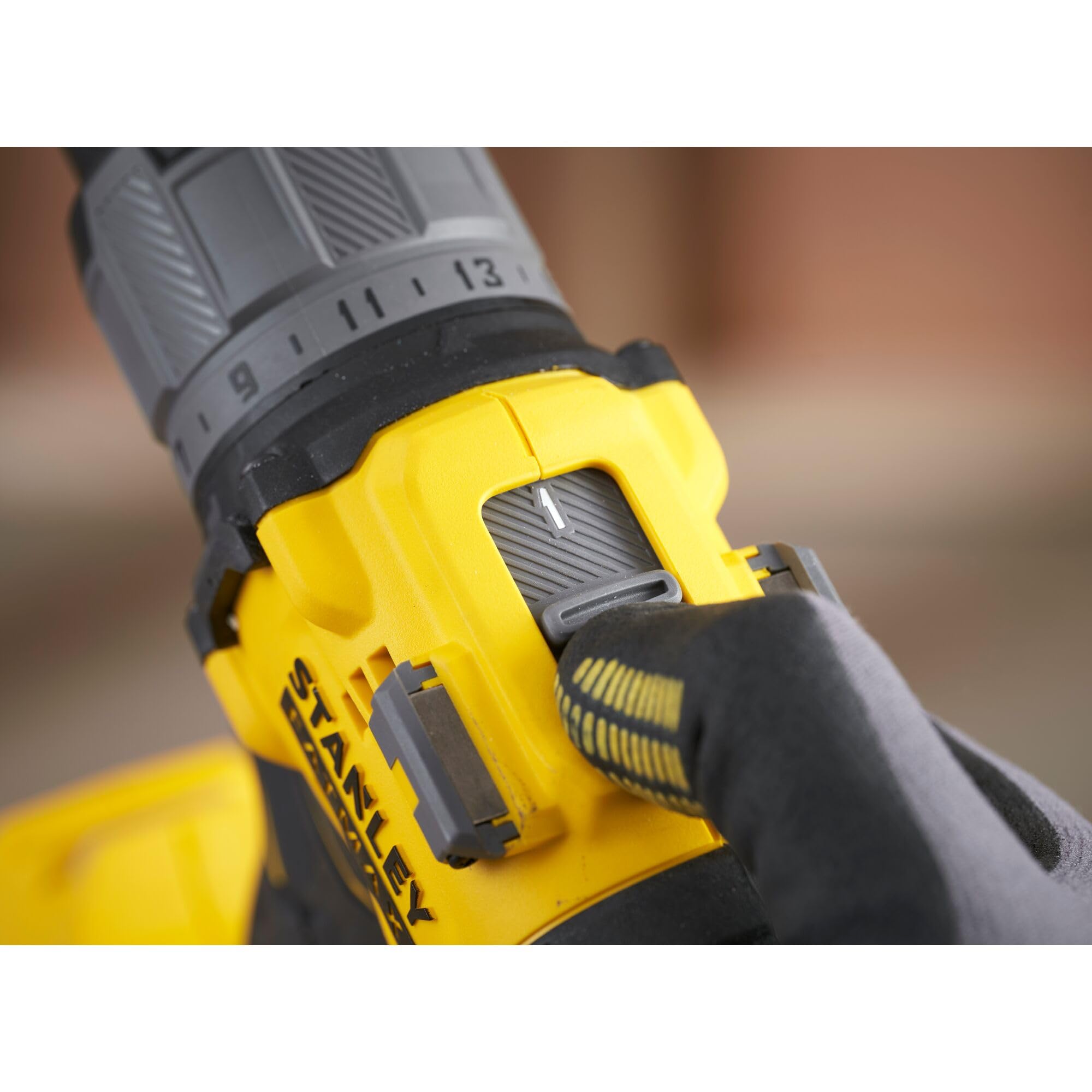 stanley-v20-perceuse-visseuse-percussion-brushless-18v-2x2-0ah-kit image 4