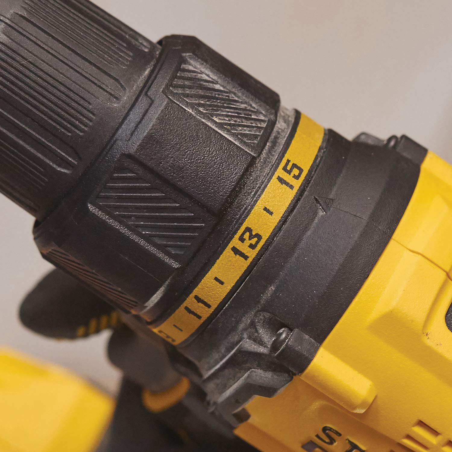 stanley-v20-sfmcd710d2k-perceuse-visseuse-18v-55nm-2batt image 7