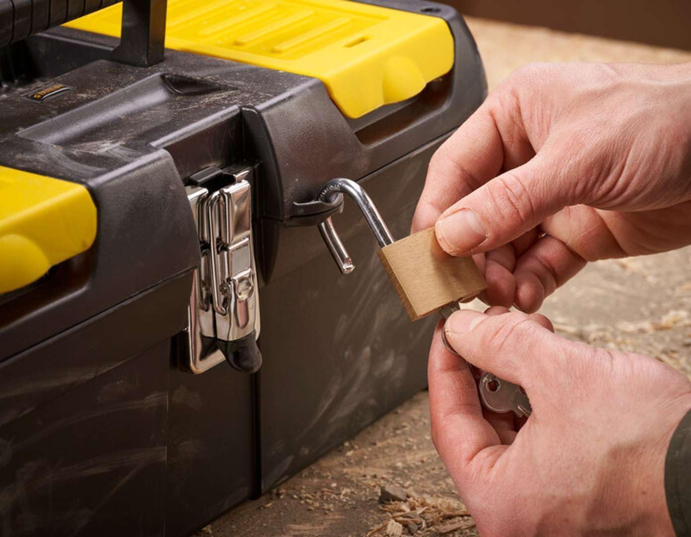 stanley-fatmax-1-92-065-bo-te-outils-40-cm-jaune-attaches-m-tal image 2