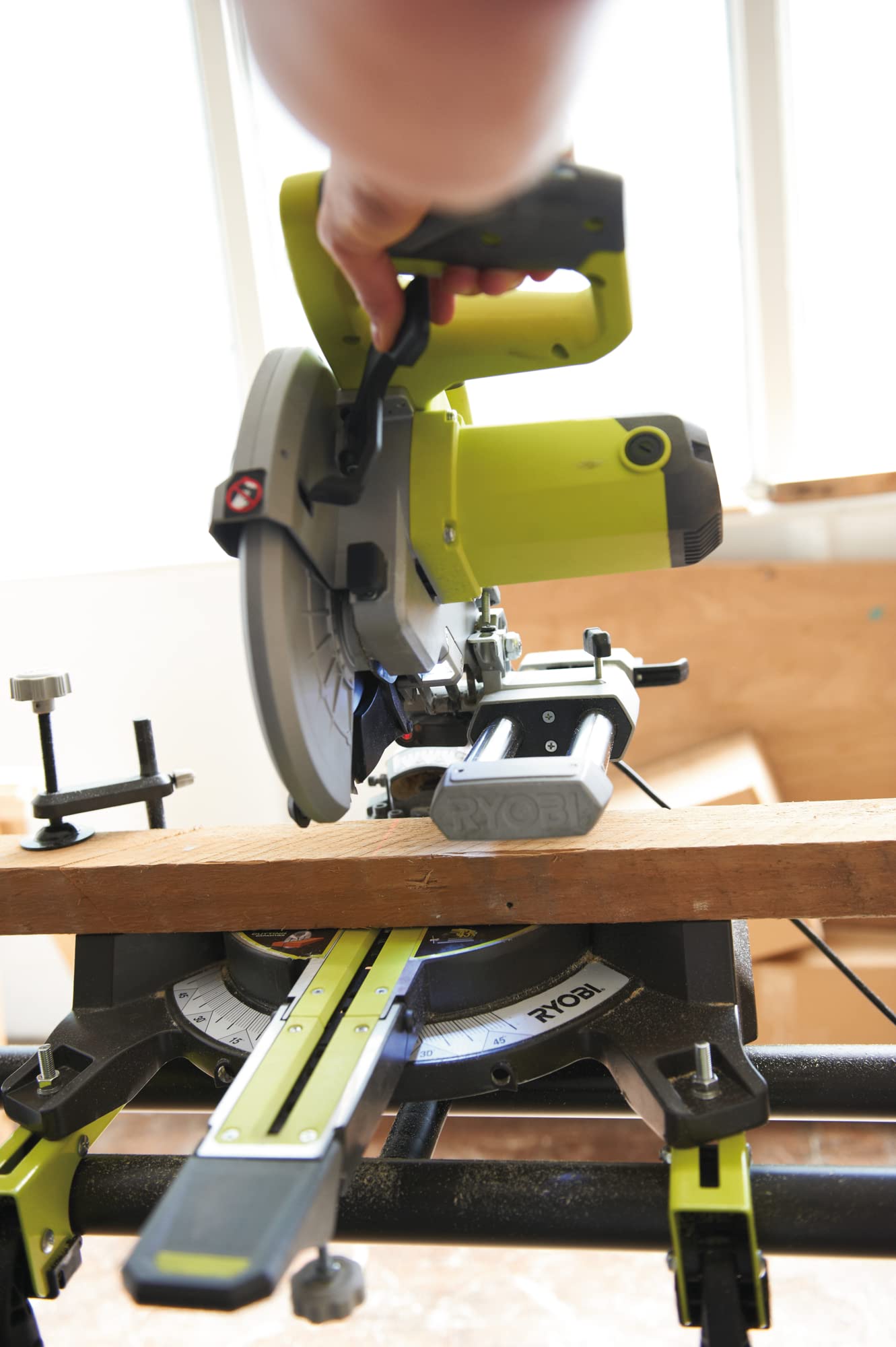 ryobi-ems216-scie-onglets-radiale-1500w-lame-216-mm image 4