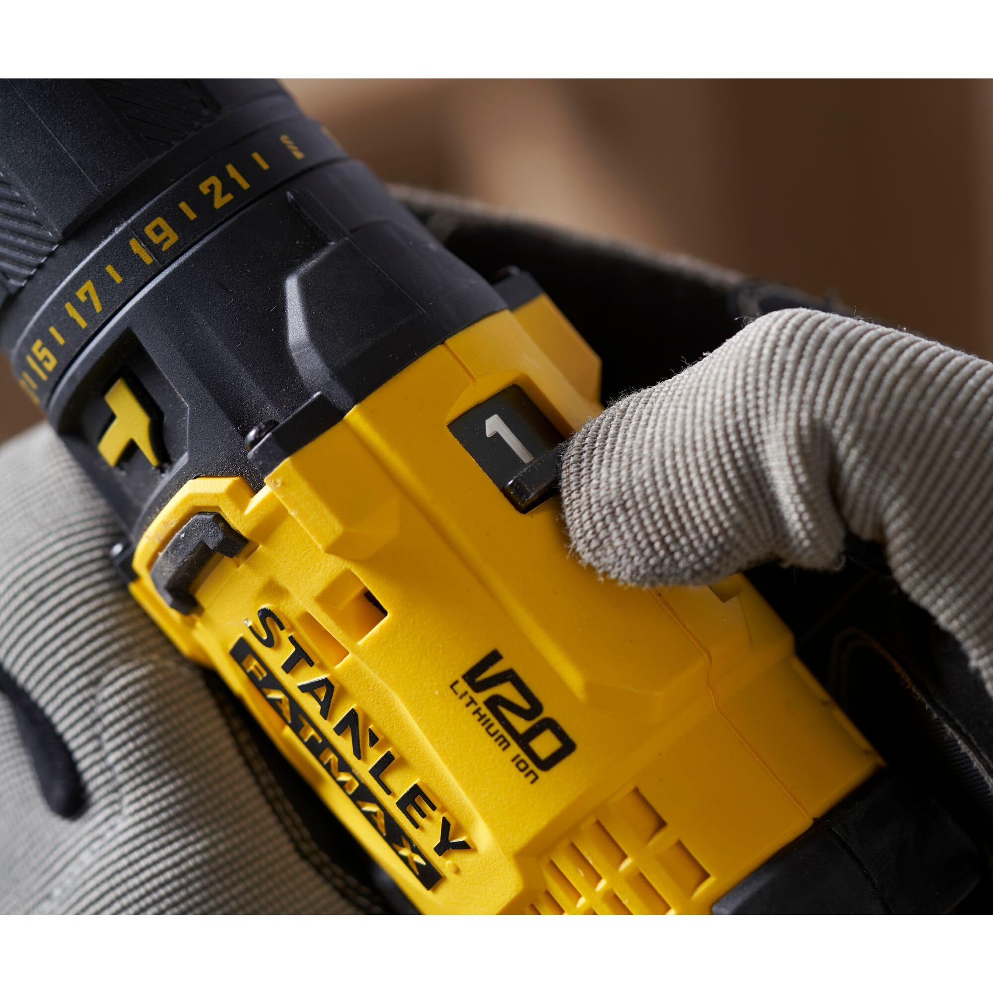 stanley-fatmax-v20-perceuse-percussion-18-v-50-nm-50-accessoires image 3