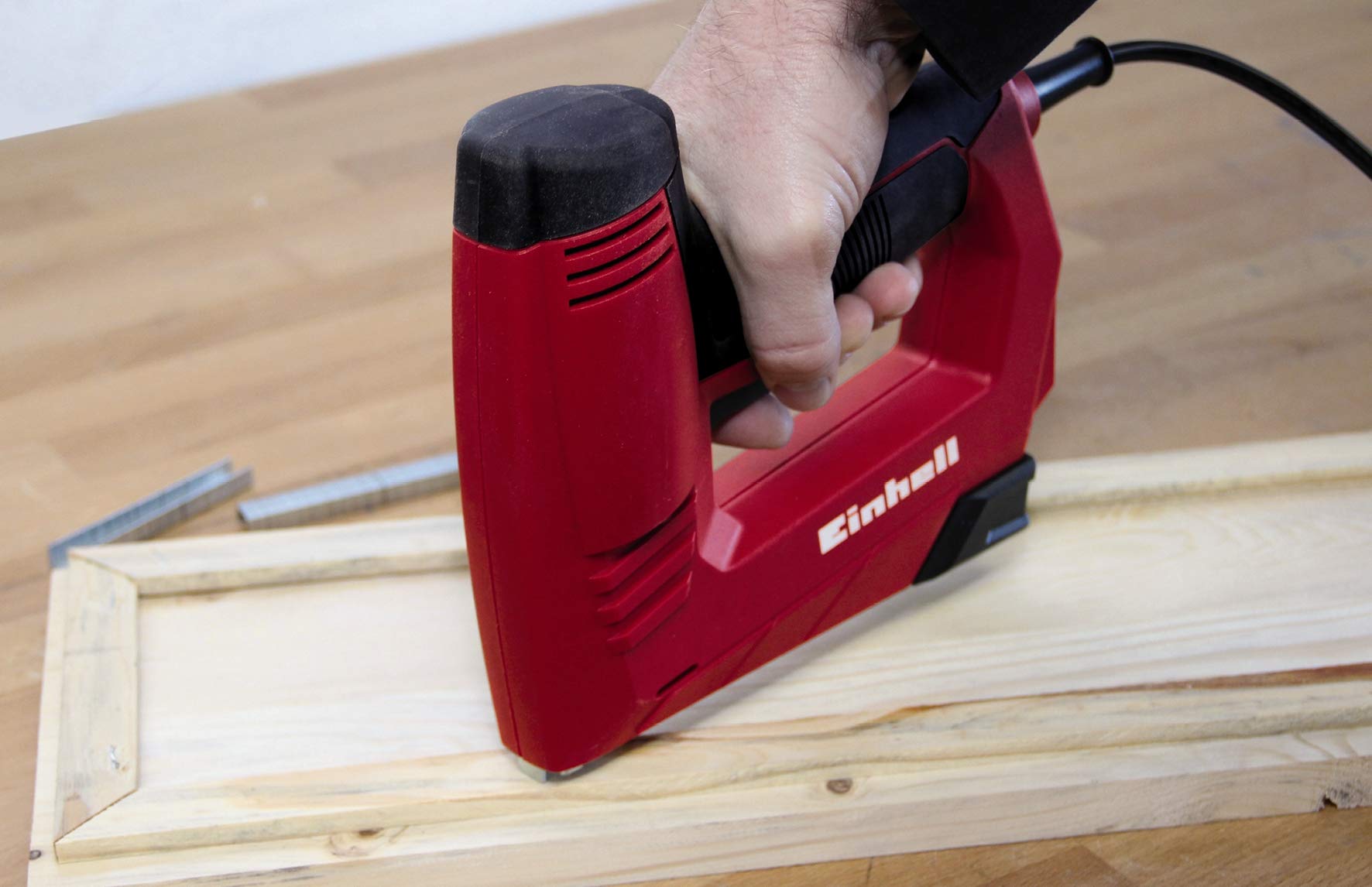 einhell-tc-en-20-e-agrafeuse-lectrique-agrafes-53-clous-47 image 3