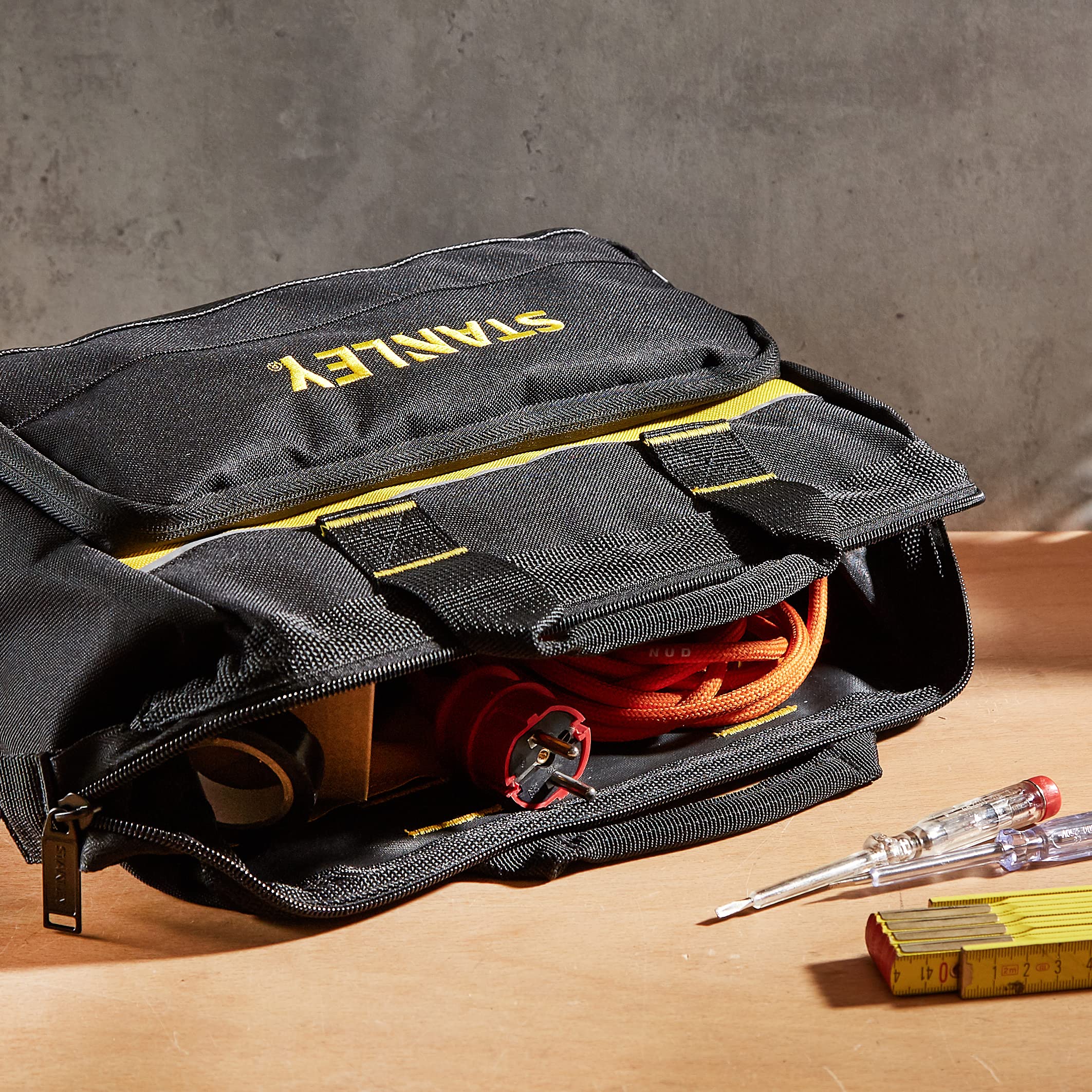 stanley-fatmax-sac-outils-30-cm-8l-15-kg-1-93-330 image 2